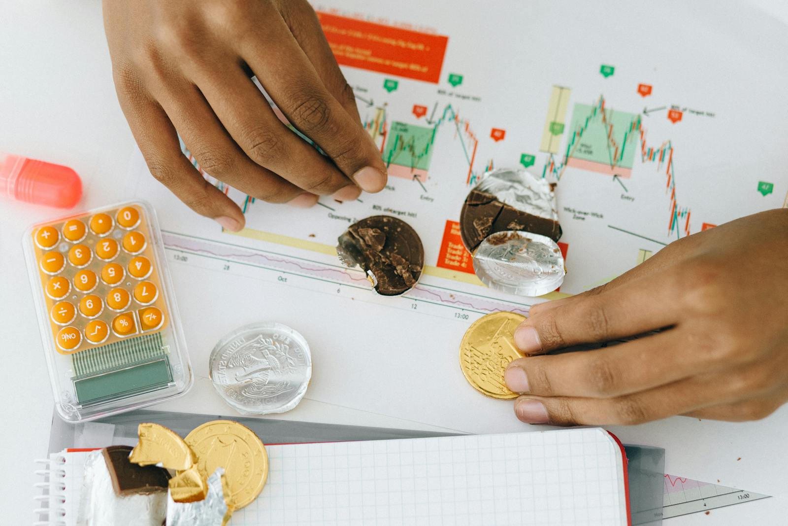 How Do Geopolitical Tensions Impact Gold Prices and Forex Markets?